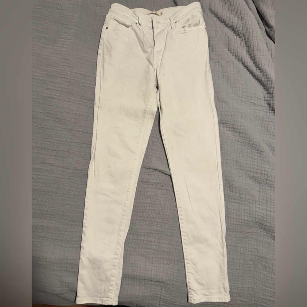 Women’s Levi’s jeans